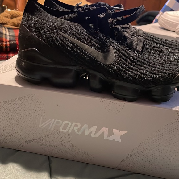 Women’s Vapormax, worn once. With box. Size 6.5 - Picture 3 of 3